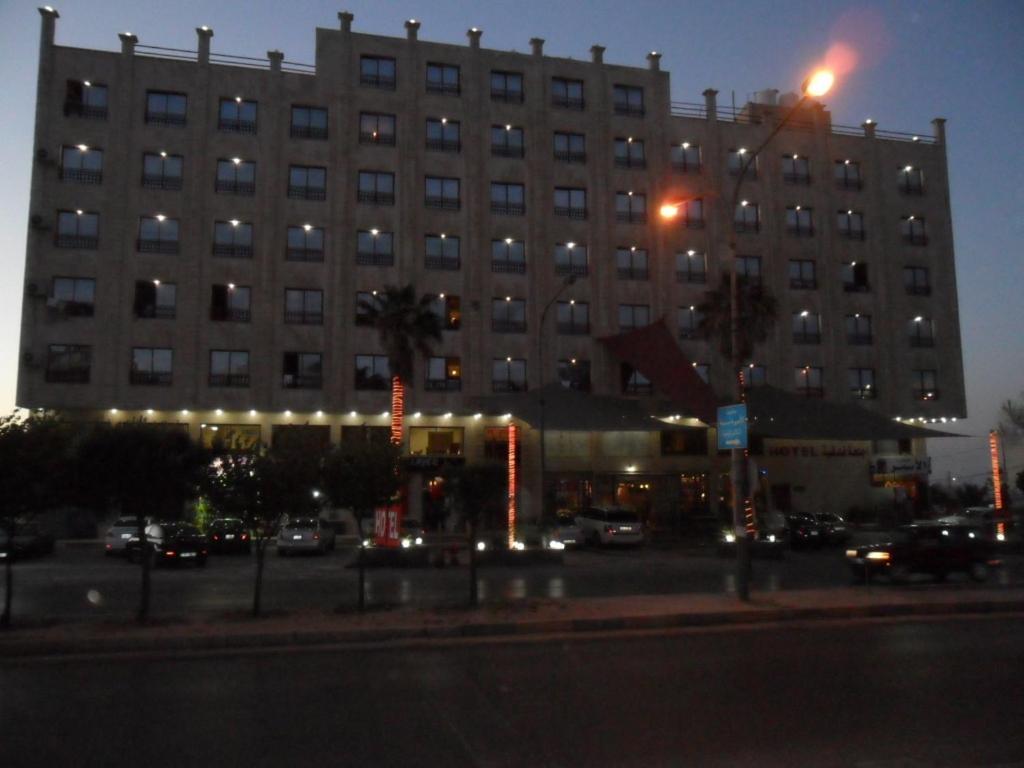 Yellow Rose Hotel Amman Bagian luar foto